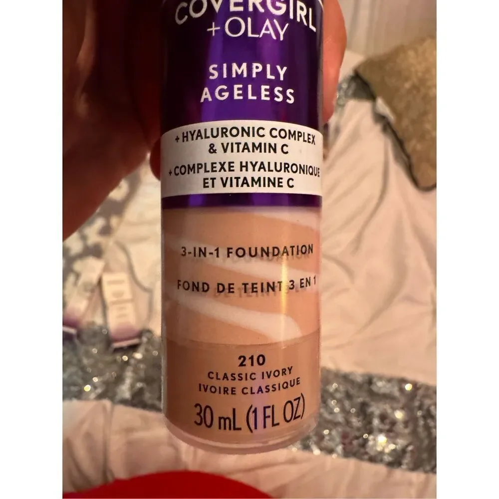 Cover girl x Olay 4x medium 3 in 1 essence + foundation makeup + blurring primer